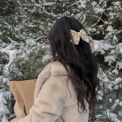 estiireads's profile picture. #booktwt #writertwt🎄📖the king's men ➵ nora sakavic☃️📚28/20🩰📝6 wips🌨️✨physical library 810+ books strong✨❄️sickly victorian bibliophile city girl