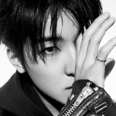 seobxie's profile picture. “please don't leave me in the circle, don't do that baby”