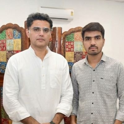 Rajendraposwal_'s profile picture. यश वैभव सुख की चाह नहीं परवाह नहीं जीवन न रहे यदि इच्छा है तो यह है जंग में स्वेच्छाचार दमन न रहे ।
_विजय सिंह पथिक

        ----- jai shree dev -----