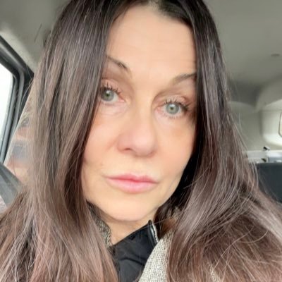 nangiLima's profile picture. Woman from Sweden, adoring dragons and fantasy world. 🩵🐉💚