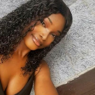 Veev_oly's profile picture. GRACEFULLY BROKEN