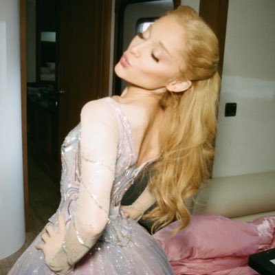 byeacapella's profile picture. it’s like supernatural ♡