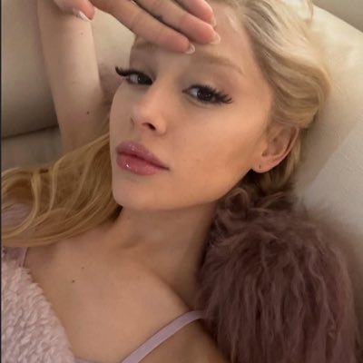 vodkainhaler's profile picture. sensitive dumb crybaby stupid loser girl