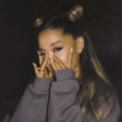 vincy04_'s profile picture. 21♒️| 50% libri📚50%musica🎧|🫧fan account🫧