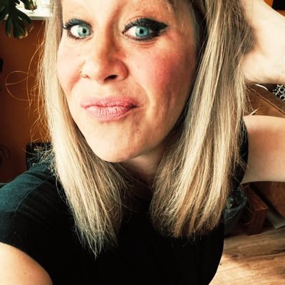 deraletta1's profile picture. Professioneel laminaat legger | Kringloop groupie | Sarcastisch | Onbegrepen humor | Pronouns They /Wish