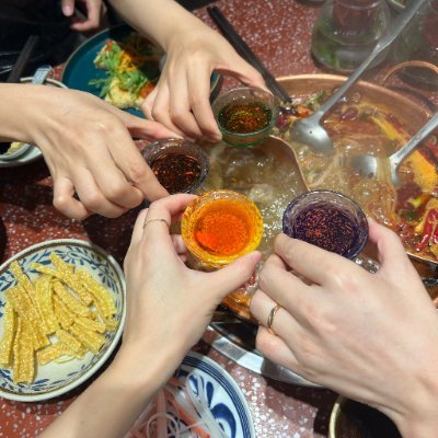 ymuykfas's profile picture. 旅行が大好きで、北米、ヨーロッパ、韓国に行ったことがあります。熱帯の都市も好きです。株、先物、暗号通貨のリサーチをしたり、市場の変動を観察したり、人生の小さな喜びを静かに味わったりするのが好きです。私の人生と投資が、私に安定した未来をもたらしてくれることを願っています。