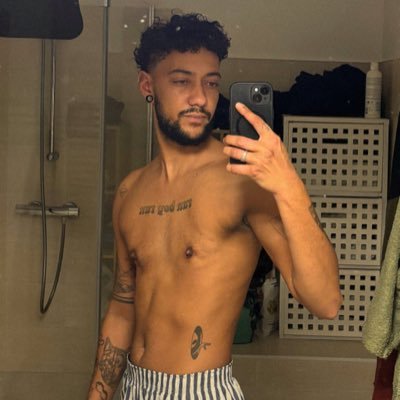 chez_po's profile picture. @leuxzer @trans_posable