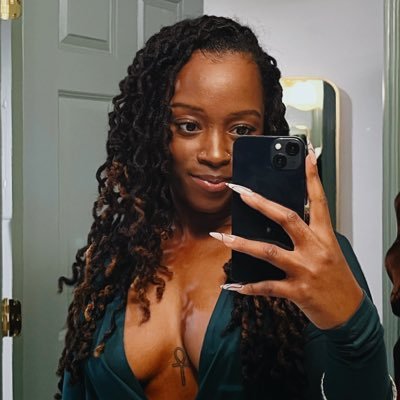 blvcklae's profile picture. magician | jingles 2000 employee of the month | ♊︎