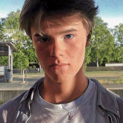 chuucareca's profile picture. taylor swift hoje eu vo te dar uma coxinha ao inves de pao c ovo pra varia sua dieta no meu cativeiro