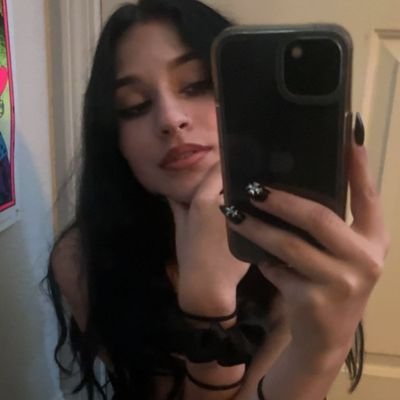 UrownerLeah_'s profile picture. 23 kink friendly, and obsessed mommy  payment: fansfundsme link : throne: and PayPal, I deserve to be worship with your wallet in my dm 
   tribute $30