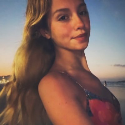 izamoralles's profile picture. eu vou, eu volto e eu fico.         onde tudo começou, onde nunca vai acabar.