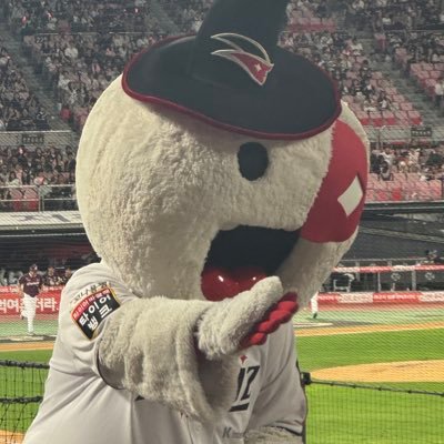 Jjin_63's profile picture. 어쩌다 마법에 빠져서🪄 #1  #63