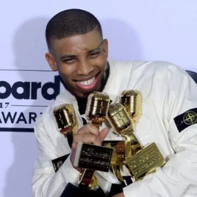 maliaobamabf's profile picture. i am day. prince of africa. oligarch. diplomat. happy birthday malia 7/4/26’. tiktok:twobigtwofail on insta:itboydaytron email: iamdaytront@gmail.com