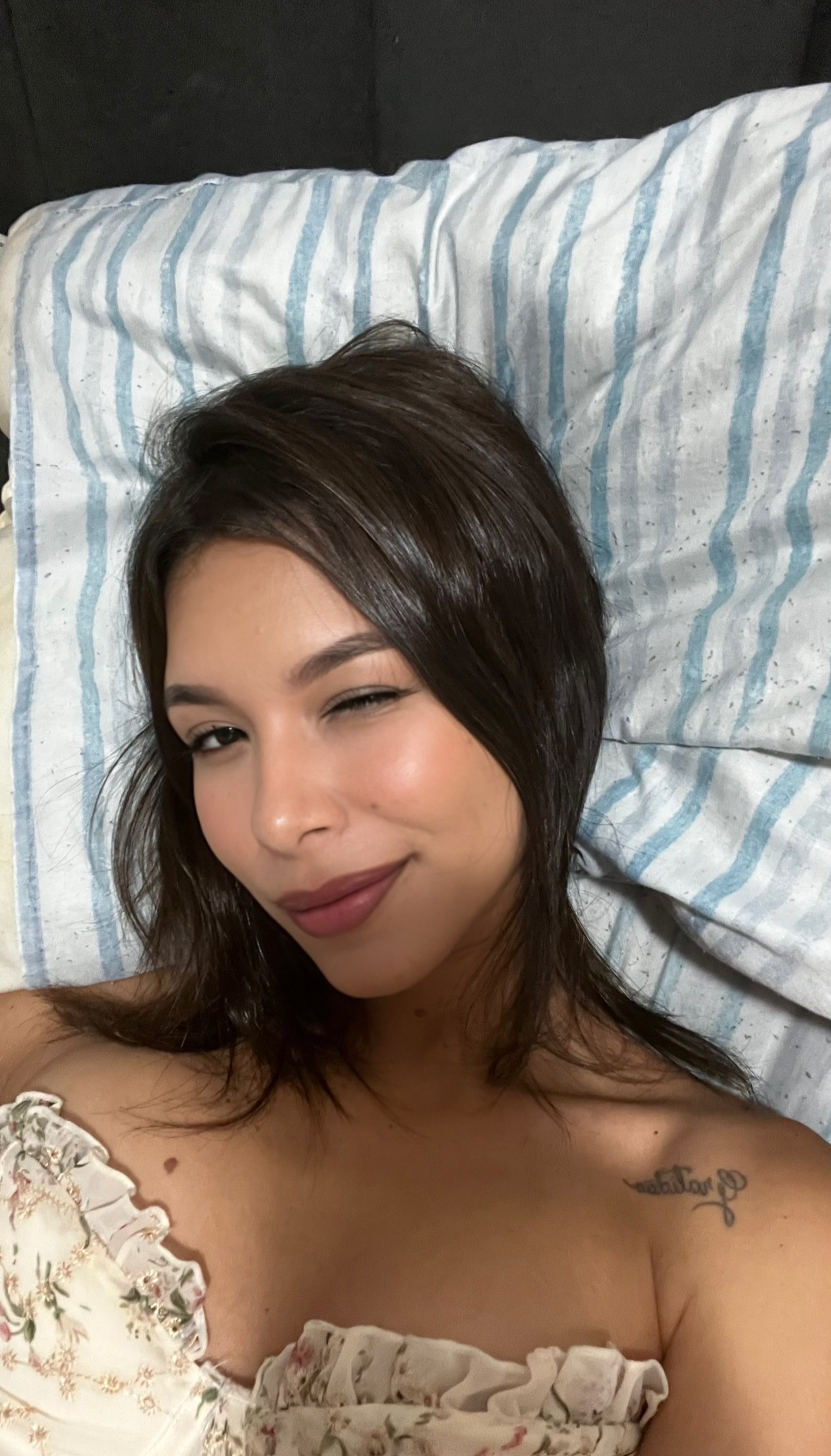 _kayla_kayle's profile picture. soft heart, shiny lip gloss, messy hair, and a thousand dreams I haven’t told anyone yet 💋💗