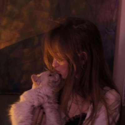 aluvily's profile picture. 