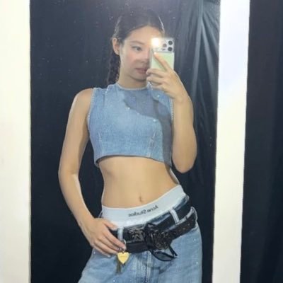 okjenniee's profile picture. look at me, can u breathe?