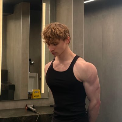 aquaecom's profile picture. born to blast ads