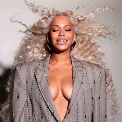 platniumyonce's profile picture. 🐝