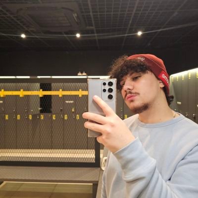 Abdelsouris's profile picture. N'oublie pas de respirer manuellement