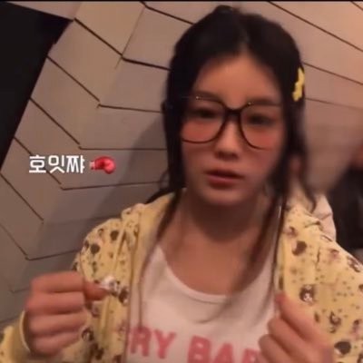 zzarazaZz's profile picture. 이렇게 살아야하나는 생각은 일요일이아니라 매일 매시간 매분 매초 함