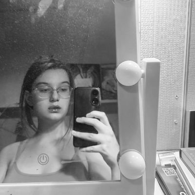 Secret_Vic8's profile picture. логарифмируем, логарифмируем, да так и не вылогарифмируемся 
© мем.
физмат, прячущийся от своих собратьев под эгидой чтения литературы