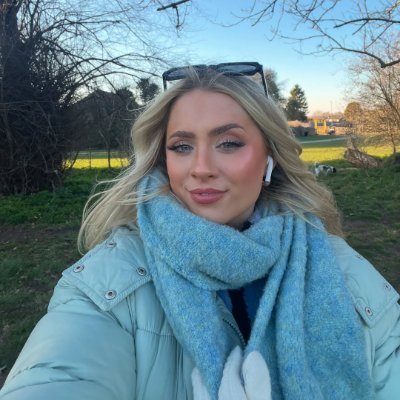 Catherinezr4's profile picture. In a complex world, use wisdom to choose your direction