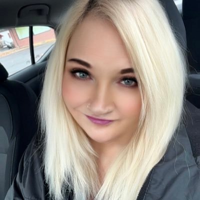 chickebabe3's profile picture. Just someone who likes to take pictures with my phone🤳🌕🌖🌗🌘🌑🌒🌓🌔