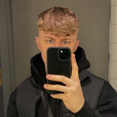 utdmitch__'s profile picture. Manage made up colourful cards