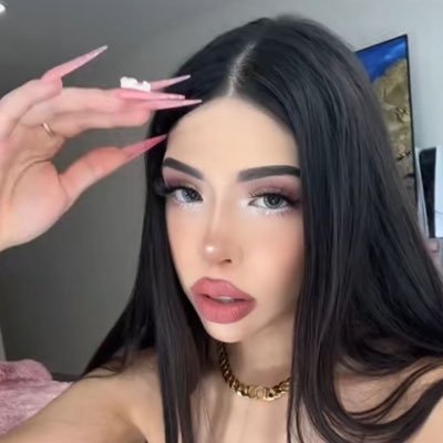 anderhilton's profile picture. rolling the blond of my eyes ~