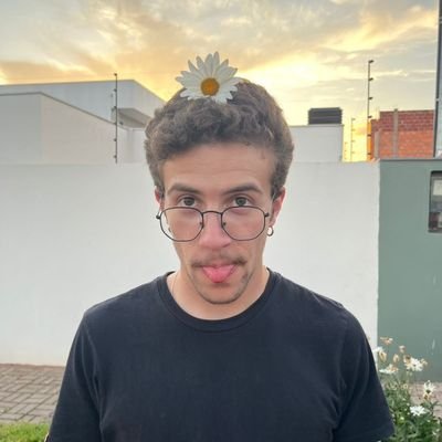 euuu_prado's profile picture. diário de surtos