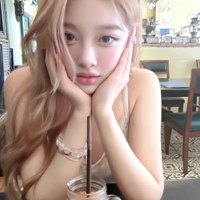 gielirt's profile picture. 