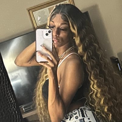 inlovewhai's profile picture. somewhere badbitchin.