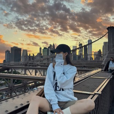 niz__mic's profile picture. 🌎 Love languages & cultures & friendly.