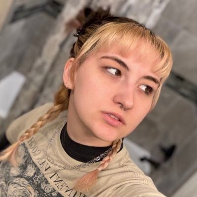 stupidformo's profile picture. i went to a waterpark once and they didn’t even have awsten knight
