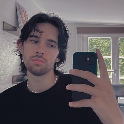 handoria's profile picture. darkness takes me, don’t ǝʞɐsɹoɟ me