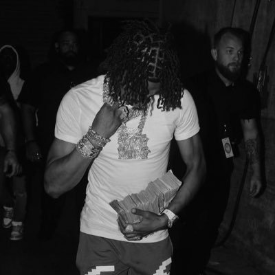 Praada22's profile picture. 