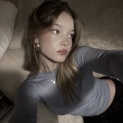 elembng's profile picture. belki her gece öleceğim ama her sabah dirileceğim.