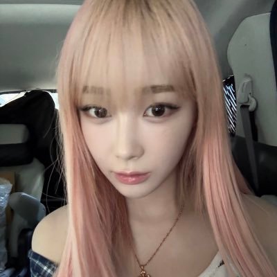 zzum_213's profile picture. 