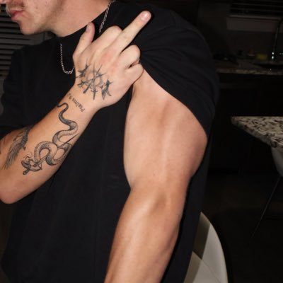 trev0rchad's profile picture. 185lb fitness influencer | dm for drains | https://t.co/q6qzoXd8hA | https://t.co/uDEsD1fo6P