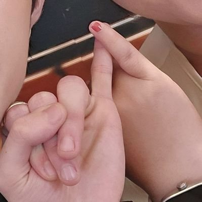 MiivSa's profile picture. ความสุขไม่ได้เกิดขึ้นจากการได้มาซึ่งสิ่งที่เรา “ไม่มี” แต่คือการเรียนรู้ว่า “สิ่งที่เรามี” คือสิ่งที่มีค่ามากมาย