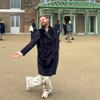 mrnavarrof's profile picture. 29. ♍️| Miley Cyrus survived 2013, i can handle today.