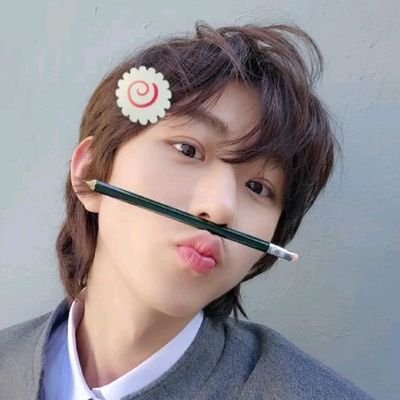 howlbinx's profile picture. 