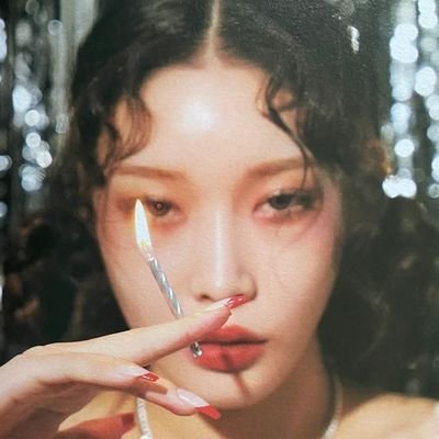 chungha2511's profile picture. 27 🌙 𝐬𝐨 𝐰𝐞'𝐫𝐞 𝐧𝐨𝐭 𝐡𝐞𝐫𝐨𝐞𝐬, 𝐰𝐞'𝐫𝐞 𝐬𝐭𝐢𝐥𝐥 𝐬𝐮𝐫𝐯𝐢𝐯𝐨𝐫𝐬