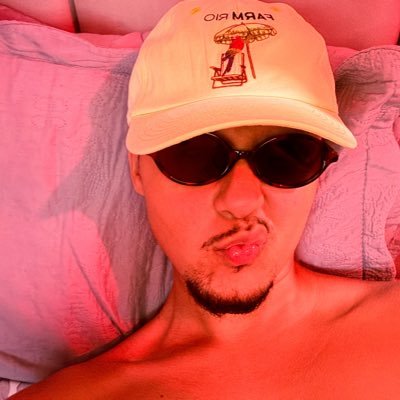 princesacarlas's profile picture. O brilho das estrelas dói em mim.