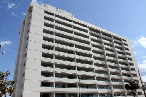 Carolina Beach, NC: Pelican Watch is an Oceanfront 11 story hi-rise with 2 elevators,  3 Bedroom condominiums.  Spectacular wide beach, Indoor and outdoor pools