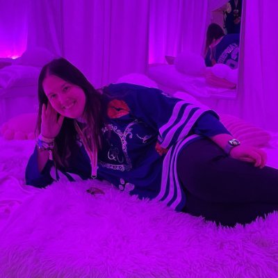 serenanonsense's profile picture. always planning my next concert 🐾