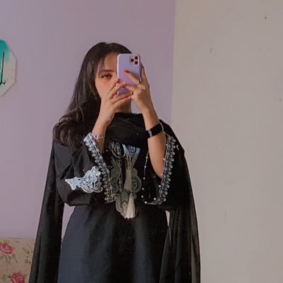 bia__arts's profile picture. self-taught-artist - ‘The only time I feel alive is when I’m painting’ 🎨