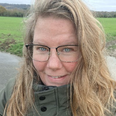 aureliet02's profile picture. Maman de 2 enfants et au foyer , je suis passionnée de décoration  de lecture et de pâtisseries . la vie est parsemée d'épines plus que de fleurs