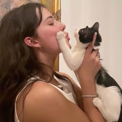 liz_studies's profile picture. For someone who loved words as much as I did, it was amazing how often they failed me. 🤍      
física - ufmg ♡