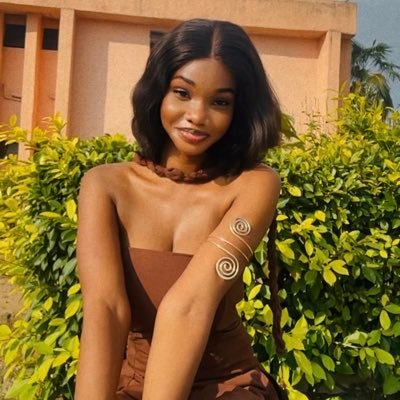 Labyrinthly13's profile picture. Taylor🧣• Lana💚 • Nicki🦄 • Tems🖤 •• Man United❤️ • Messi🐐 • Rep Stan🐍 • • • • •Romance Author📚• •